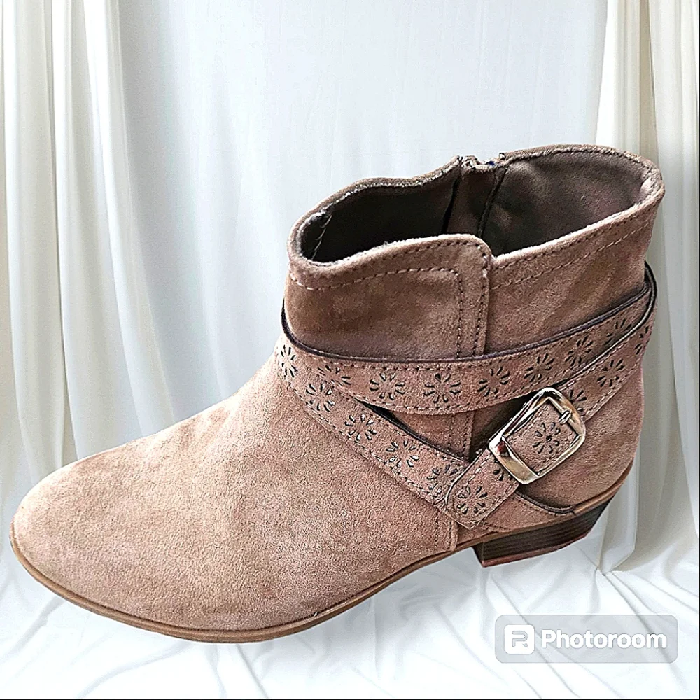 Like New Girls Sz4 Suede Ankle Boots ZipUp Adjst Wrap Strap w Cute Starbursts